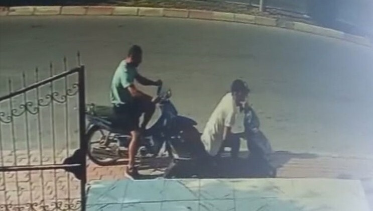 İŞ YERİNİN ÖNÜNE PARK ETTİĞİ MOTOSİKLETİNİ ÇALDILAR