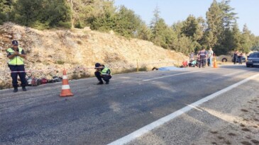 KAMYONET İLE MOTOSİKLET ÇARPIŞTI: 1 ÖLÜ, 1 YARALI
