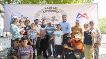 BAŞKAN SEÇER, GÜLNAR’DA  KÜÇÜKBAŞ HAYVAN DAĞITIMI VE  ATALIK NOHUT HASADINA KATILDI