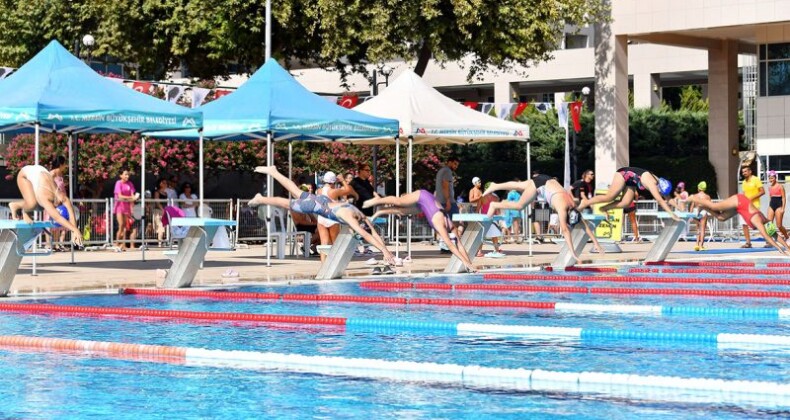 BÜYÜK ZAFERİ YÜZME ŞENLİĞİ İLE KUTLADILAR