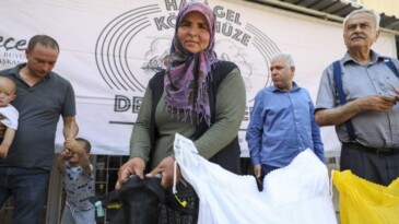 BÜYÜKŞEHİR’İN KÜÇÜKBAŞ HAYVAN VE YEM DAĞITIMI SÜRÜYOR