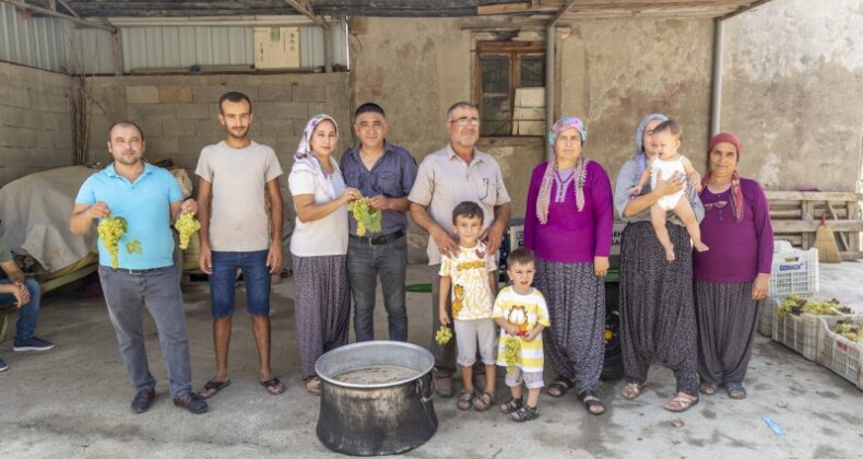 ÜZÜM SIKMA MAKİNESİ İLE ÜRETİCİ HEM ZAMANDAN HEM DE MORALDEN KAZANDI