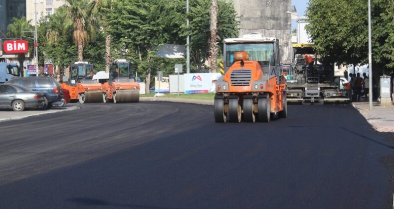 MERKEZDE VE KIRSALDA YOL ÇALIŞMALARI DEVAM EDİYOR