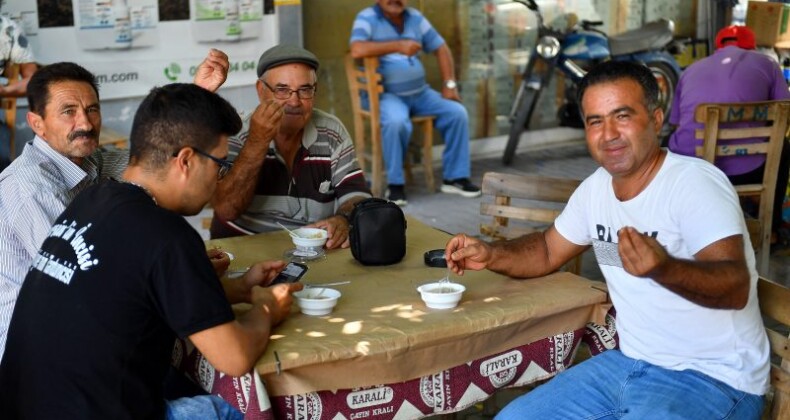 MERSİN BÜYÜKŞEHİR BELEDİYESİ 20 BİN PAKET AŞURE DAĞITTI