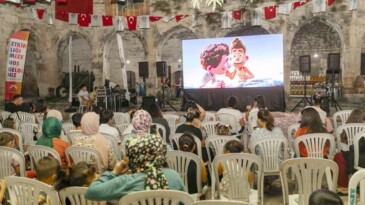 MUT TAŞHAN’DA HEM KONSER  HEM SİNEMA KEYFİ