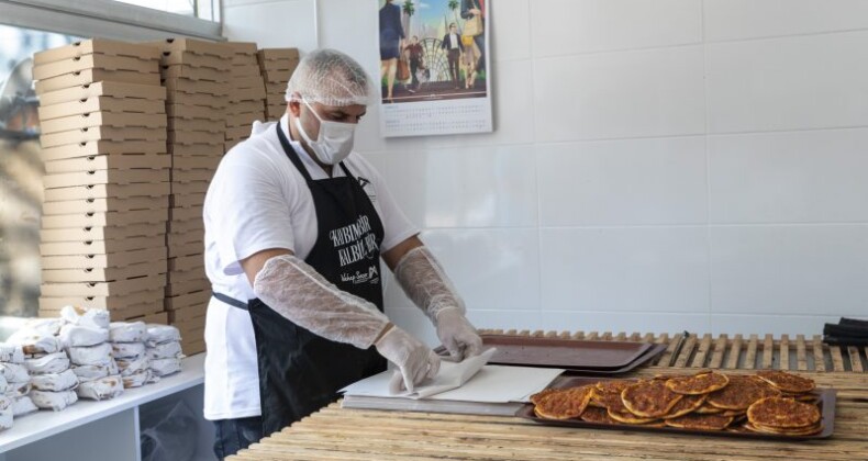 MERSİN BÜYÜKŞEHİR, TAZİYELER İÇİN YEMEK HİZMETİNE BAŞLADI