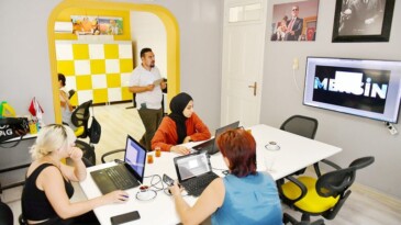 KADINLAR TEMEL TASARIM TEKNİKLERİ ÖĞRENECEK