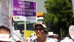 “EMEKLİLİĞE YANSIYAN,  GÜVENCELİ, TEK ÖDEMEYİ  SAVUNUYORUZ”