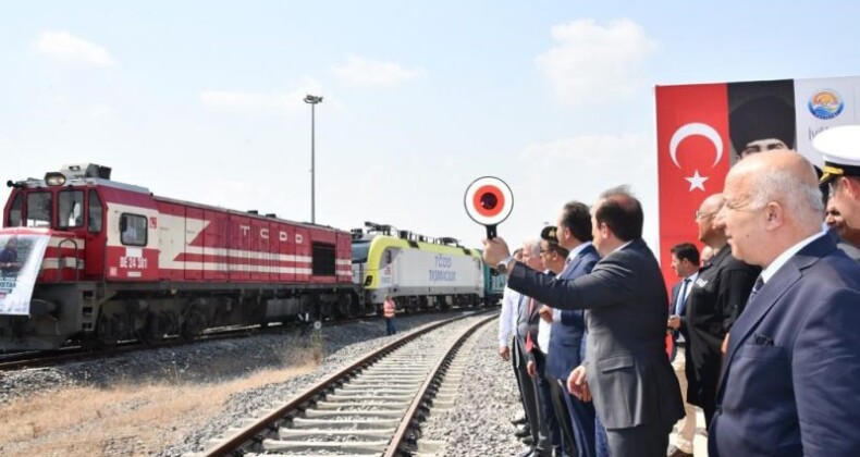 PAKİSTAN’A YARDIM TRENİ  MERSİN’DEN UĞURLANDI