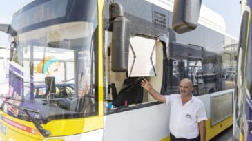 Saldırgan yolcu otobüsün camını kırdı