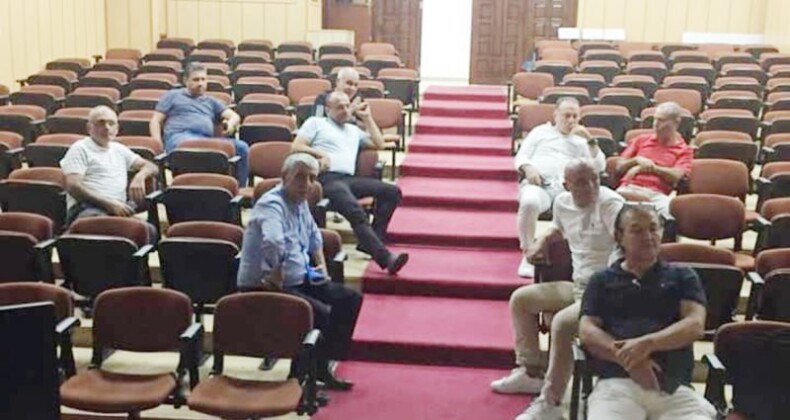 Salon boş kaldı