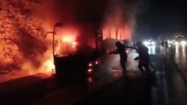 YOLCU OTOBÜSÜ ALEV ALEV YANDI, 18 YOLCU SON ANDA KURTULDU
