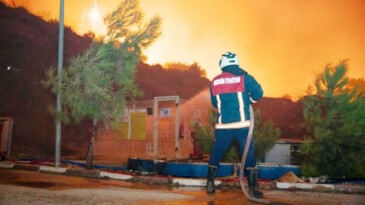 İTFAİYENİN YANGINLA MÜCADELESİ  SABAHA DEK SÜRDÜ