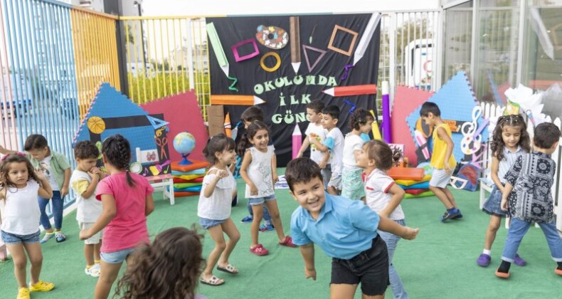 BÜYÜKŞEHİR’İN KREŞLERİNDE İLK GÜN HEYECANI