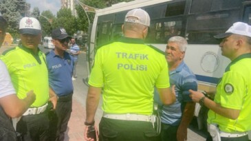 Polisten Tarsus’ta  toplu taşıma denetimi