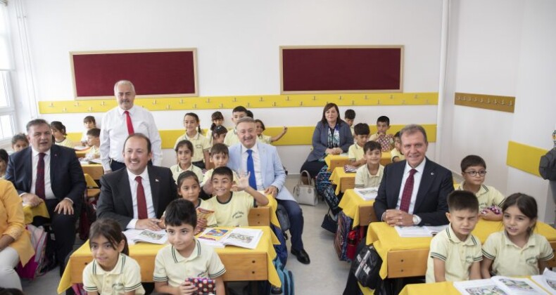 MERSİN’DE OKULLAR TÖRENLE AÇILDI