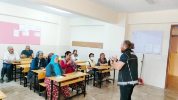 Narkotik ekipleri ‘uyuma’  uygulamasını anlatıyor