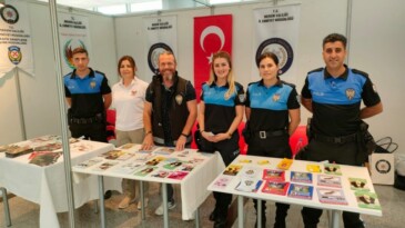 Mersin Polisi Kozmetik Fuarında bilgilendirdi