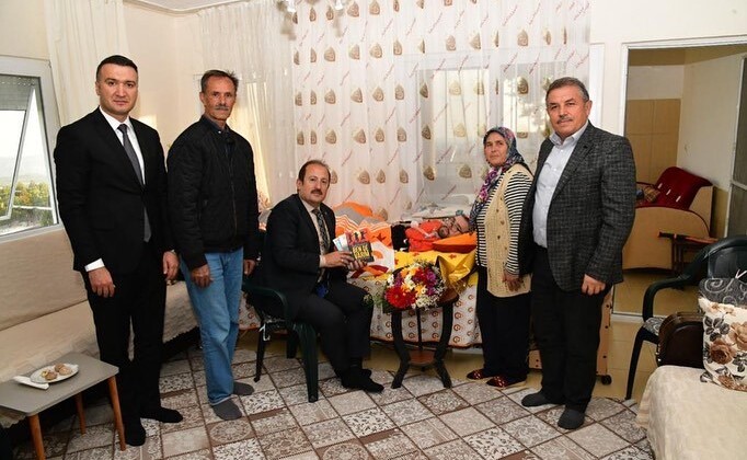 Engelli genç yazara Vali’den anlamlı ziyaret