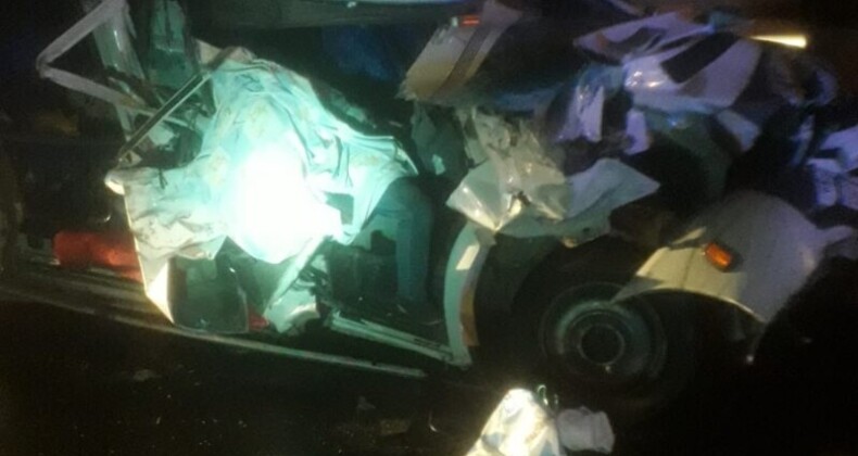 Tarım işçilerini taşıyan minibüs tıra çarptı: 1 ölü, 5 yaralı