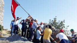 Softa Kalesindeki Türk bayrağı yenilendi