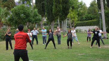 Büyüklerle sabah sporu çok keyifli