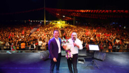 Yenişehir’de Volkan Konak’lı cumhuriyet kutlaması