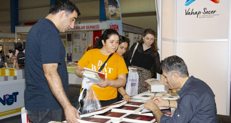 Büyükşehir yazarları  okuyucularla buluşturdu