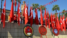 29 Ekim kutlamaları  çelenk sunumuyla başladı