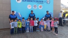 Polisler, Akdeniz Bilim Şenliği’nde öğrencileri bilgilendirdi