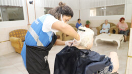 Huzurevi sakinlerine  kuaför ve kişisel bakım hizmeti