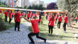 Mezitli’de “99. Yılda 99 Zeybek” Gösterisi