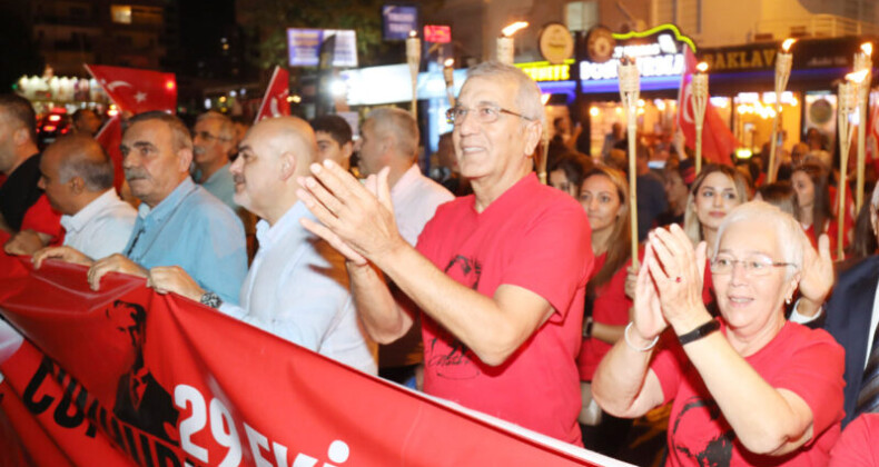 Mezitli’de cumhuriyet coşkusu  caddelere sığmadı