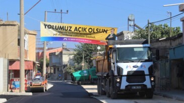 Tarsus’ta belediye caddesi yenilendi