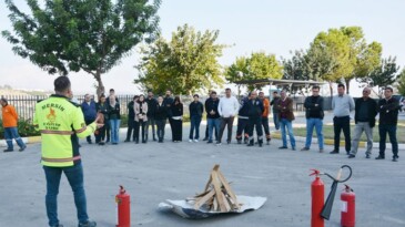 Büyükşehir personeli yangın konusunda bilgilendiriliyor
