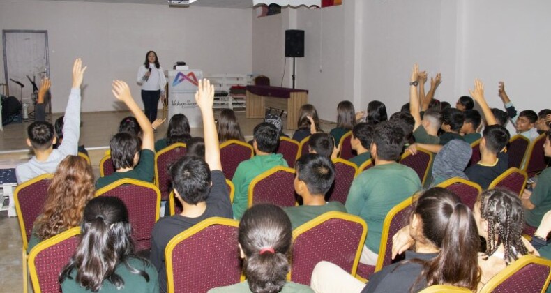 Büyükşehir’den okullara rehberlik hizmeti