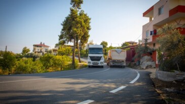 Büyükşehir’den  Erdemli’ye kaymak gibi yol
