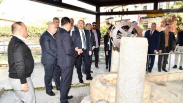 Vali Pehlivan Tarsus ilçesinde temaslarda bulundu