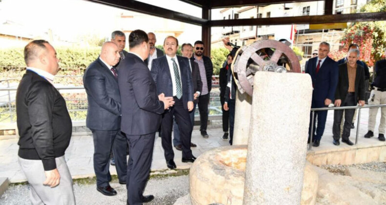 Vali Pehlivan Tarsus ilçesinde temaslarda bulundu