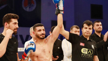 ‘Demir Yumruk’ İzzettin Altunsöz, rakibini bayılttı