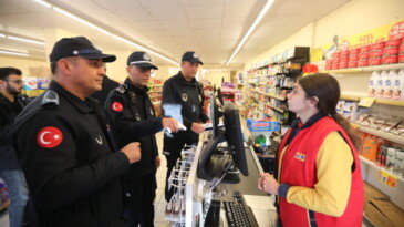 Başkan Tarhan, marketlerde  fiyat denetlemesine çıktı