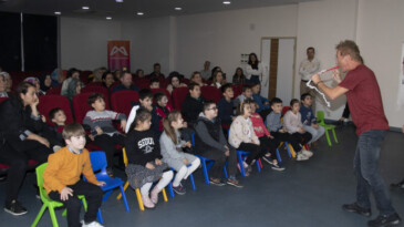 Özel gereksinimli bireyler  Magic terapi ile eğlendi