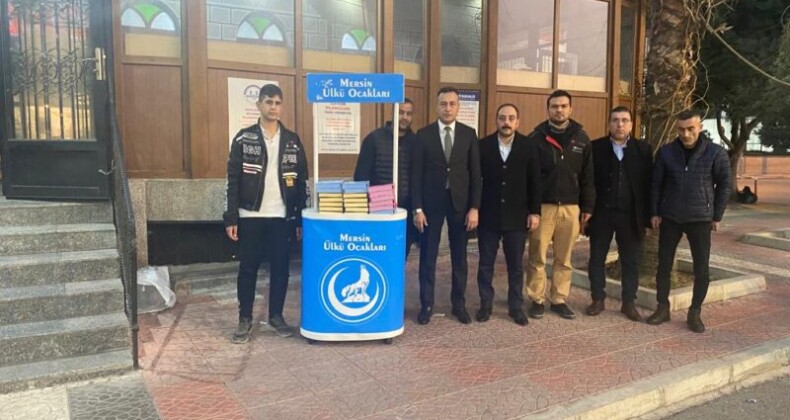 Ülkü Ocakları Regaip Kandili’nde Kur’an-ı Kerim dağıttı