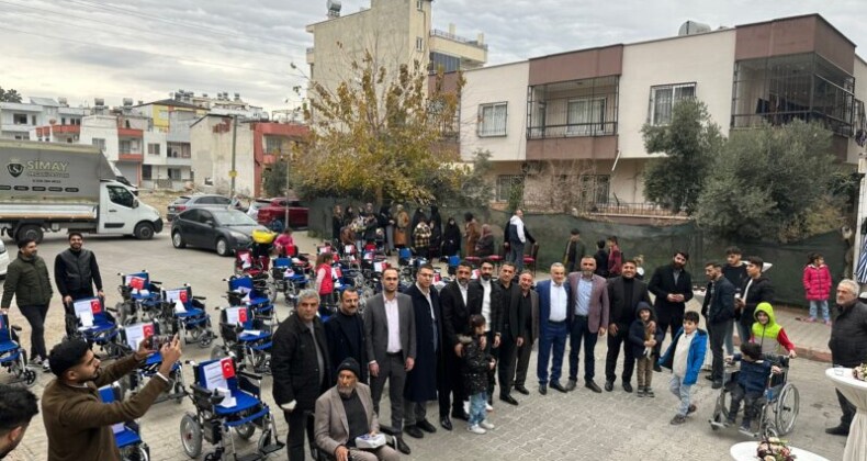 Muşlu iş adamları akülü tekerlekli sandalye dağıttı