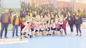 Turnuvanın şampiyonu Mersin Evrensel Kültür Anadolu Lisesi