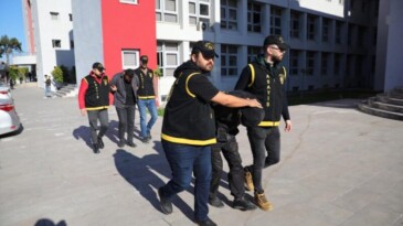 Kanser hastası yaşlı kadını dakikalarca dövüp gasp etti
