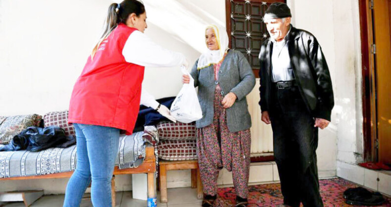 Büyükşehir belediyesinden vatandaşa yemek desteği