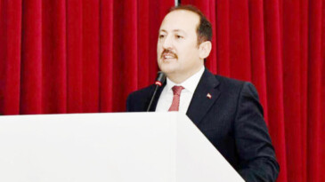 Vali Pehlivan: “Bir şehit verdik, binlerce gencimiz kenetlendi”