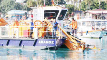 Akdeniz’in iki noktasından 20 kamyon çöp çıktı