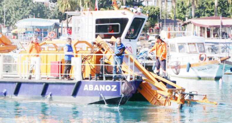Akdeniz’in iki noktasından 20 kamyon çöp çıktı